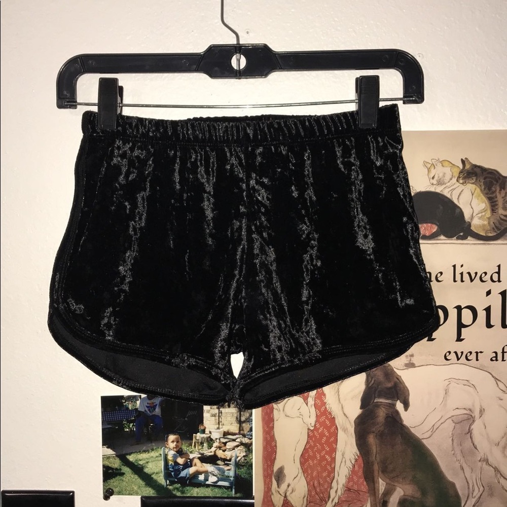 liz and sara velvet shorts